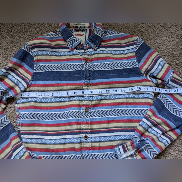 Levi's Pattern Button-Down Shirt 🌻 - Picture 5 of 6